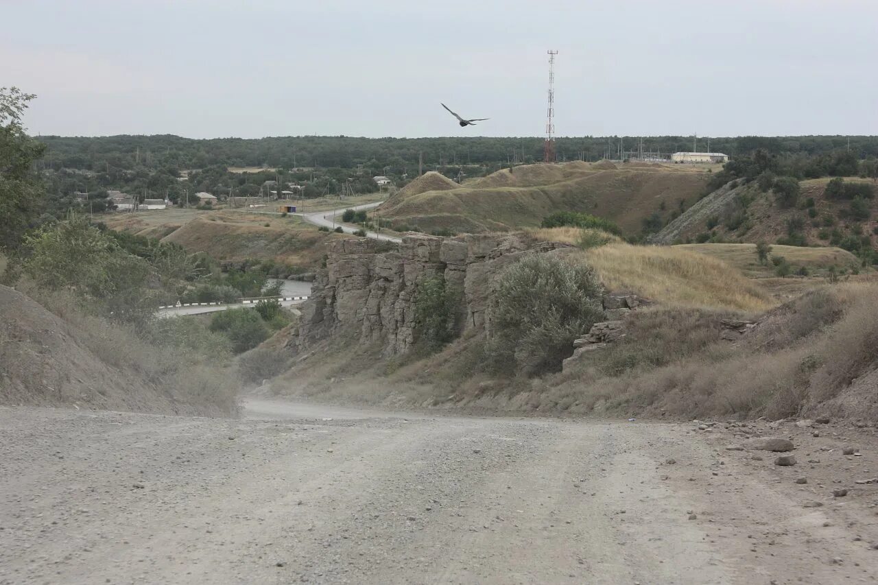 Жирнов фото. Поселок Жирнов Ростовская область. Карьер в поселке Жирнов. Жирнов Ростовская область Тацинский район карьер. Поселок Жирнов Ростовская область скалы.