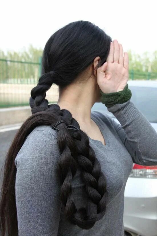 Девушка с длинной косой. Девушка с черными косами. Причоски на длиннае влос. Девушка с двумя косичками. Девочка с косичками.