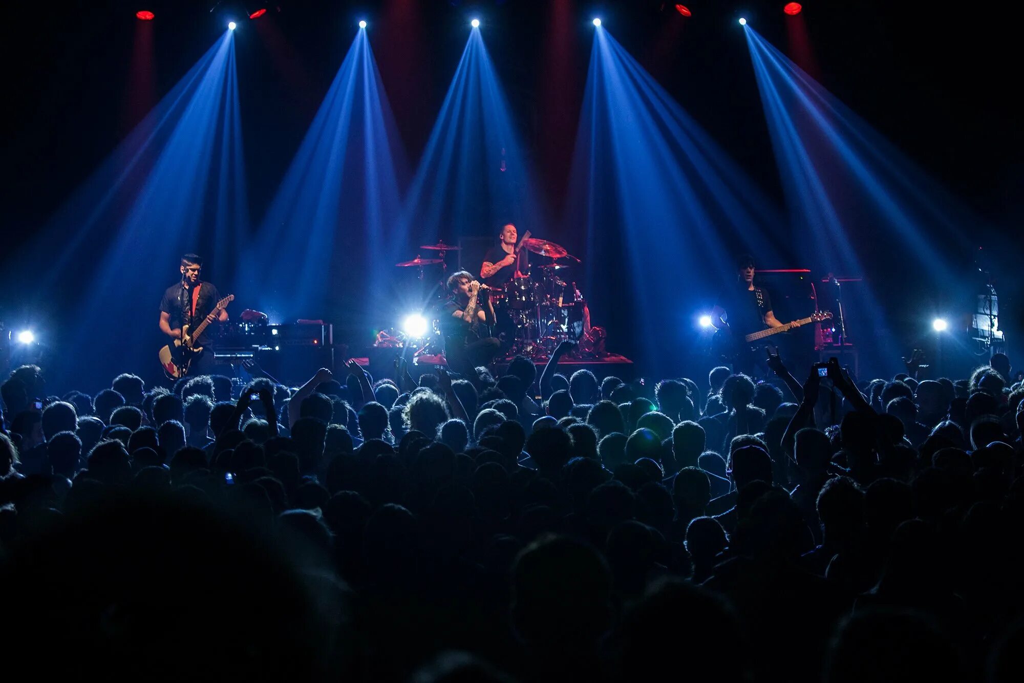 Рок концерт. Сцена рок концерта. Концертный зал рок. Фоторепортаж концерт. Rock scene