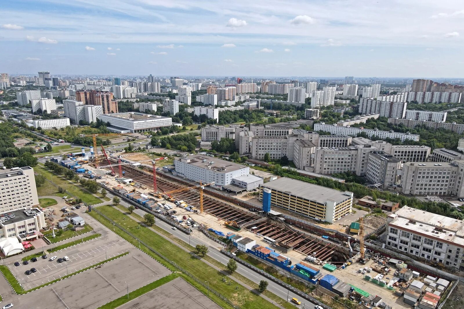 Метро молодежная институты. Станция университет дружбы народов. станция метро институт дружбы народов. станции «университет дружбы народов» троицкой линии метро. новая станция метро дружбы народов.