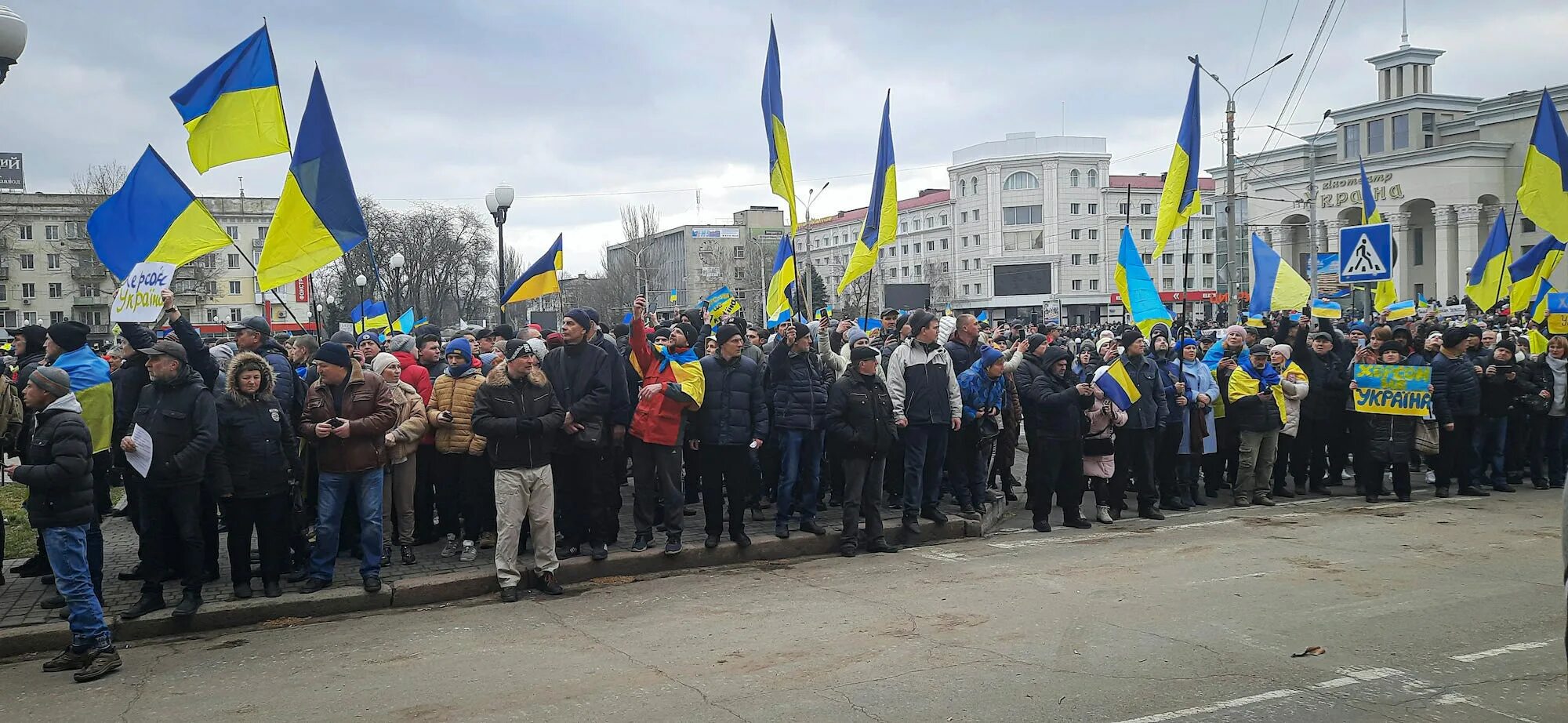 Херсон це Украина. Украинцы в Херсоне. Украинцы люди. Херсон манифестации. Новости украины независимые сми