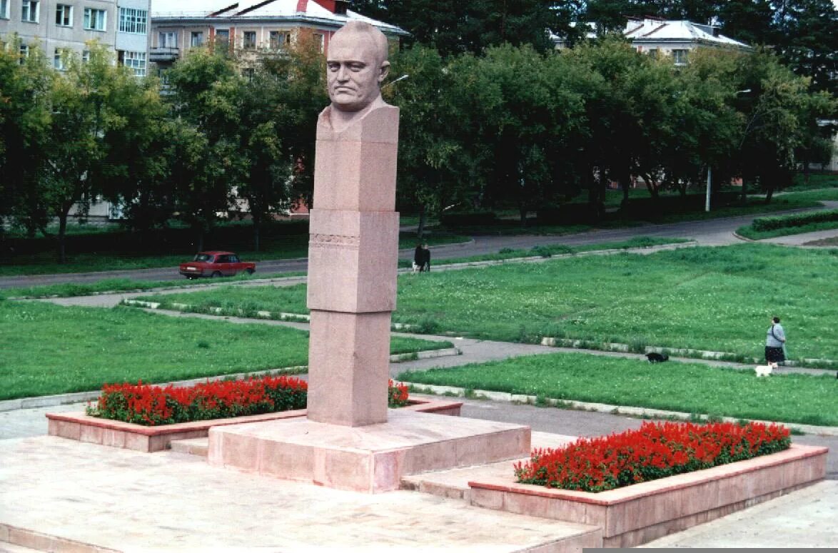 строитель железногорск красноярский. обелиск строителям города железногорск красноярский край. площадь железногорска красноярского края. строитель железногорск красноярский. железногорск красноярский край лето.