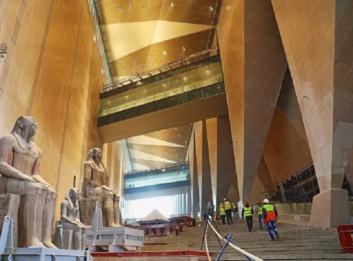 Открыли новый музей. Большой Египетский музей в Гизе. Новый Египетский музей в Каире. Египет новый музей в Гизе. Большой Египетский музей в Гизе открытие.