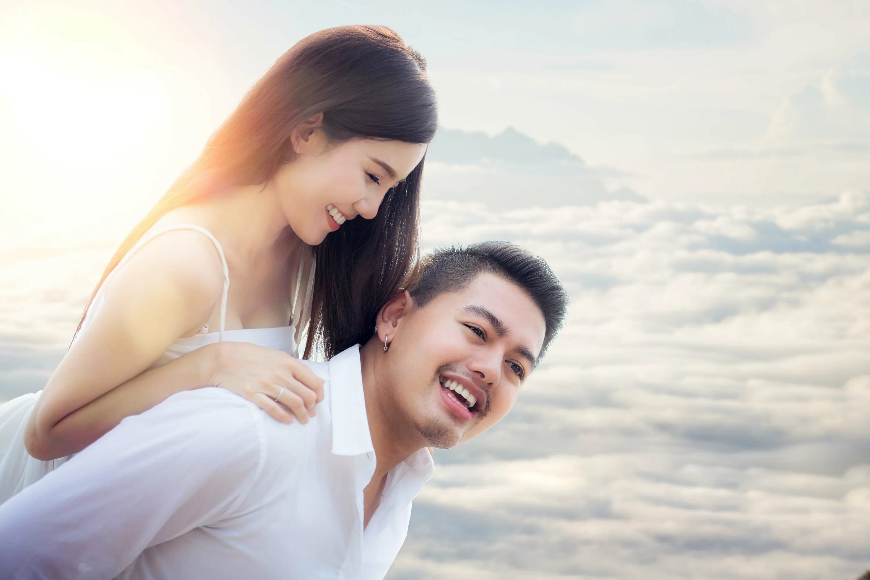 Азиатский любя. Азиатская пара. Азиатский любя. Европеец и азиатка пары. Пара азиат и европеец.