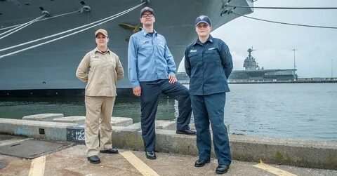 Еще с утра моряки заметили