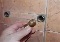 Как открутить эксцентрик в ванной