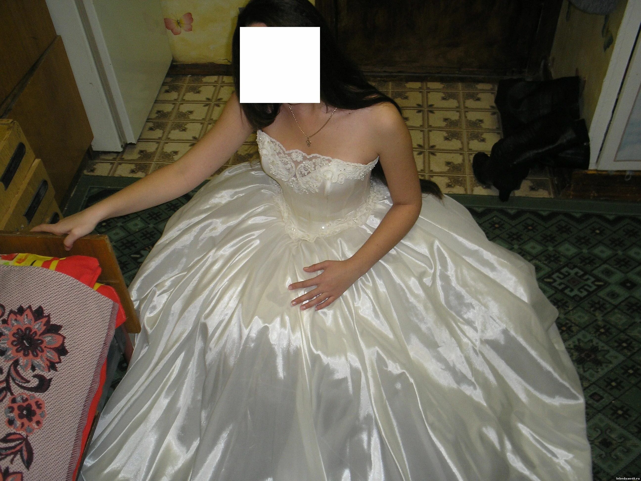 Куплю платье бу. Свадебные платья б у. Объявление свадебного платья. Свадебное платье обьява. Свадебное платье 40-42 размер.