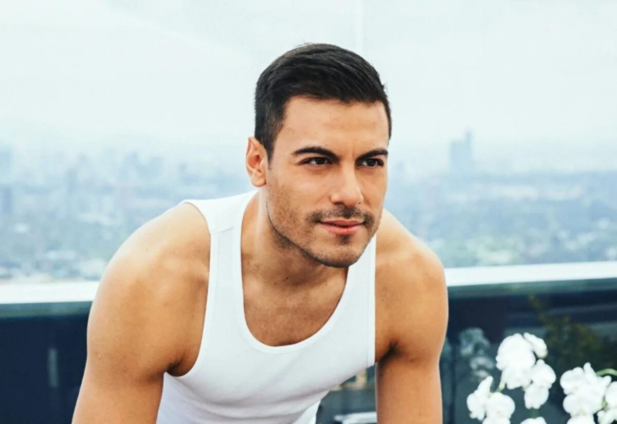 Карлос мата. Карлос ривьера. Карлос хавьер ривера. Карлос ривера. Carlos rivera spotify.