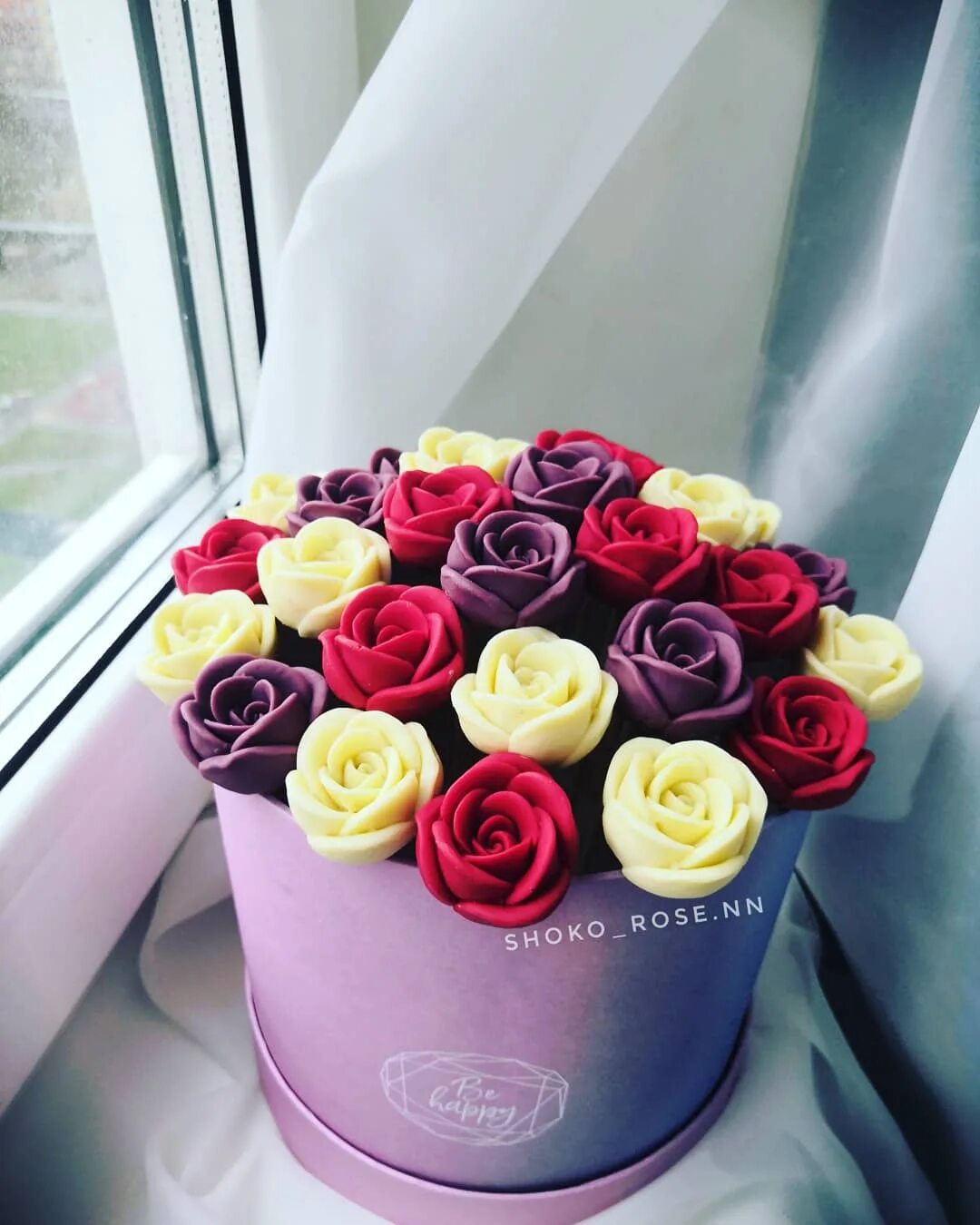 Шоколадный букет из 37 розочек choco story. Букет из шоколадных роз. Шоколадные букеты. Шоколадный букет в коробке. Шоколадные розы в коробке.