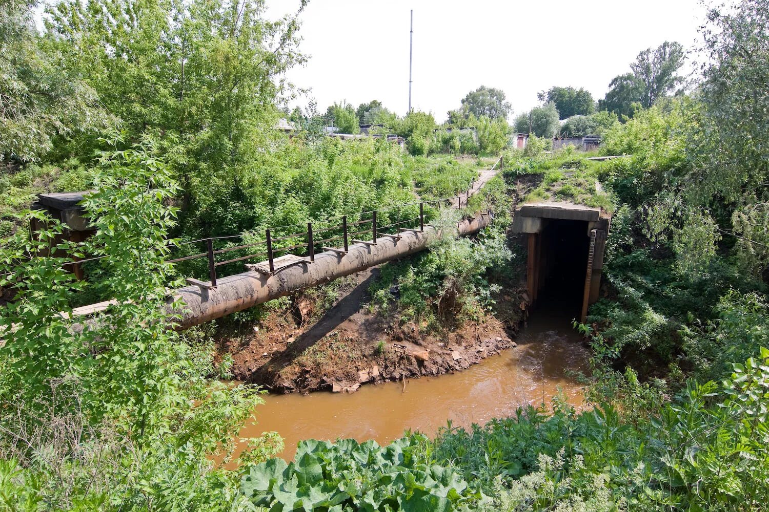 Река борзовка нижний новгород. Бульвар заречный река ржавка. Река ржавка в нижнем новгороде. Река ржавка. Коллектор подземный.