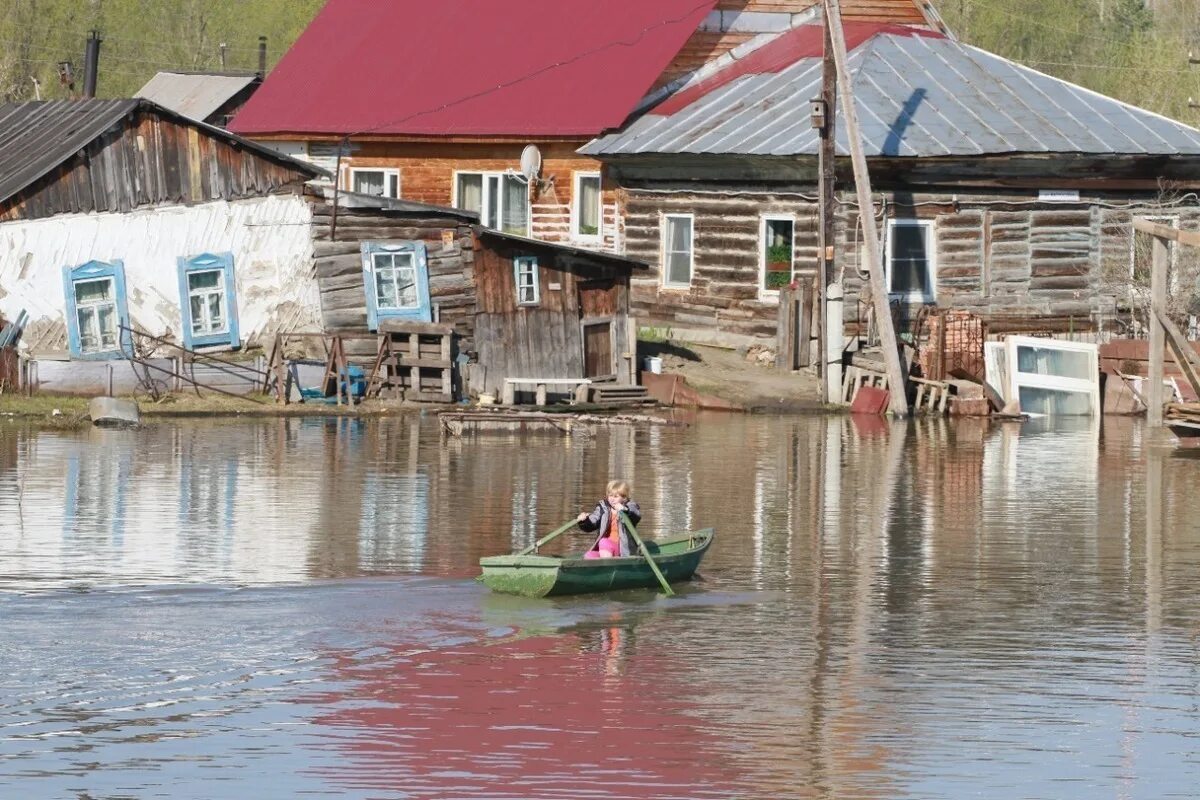 Погода в корболихе алтайского края. Поселок Ильича Барнаул. Паводок Барнаул. Наводнение в Алтайском крае 2014. Паводок в деревне Алтайский край.