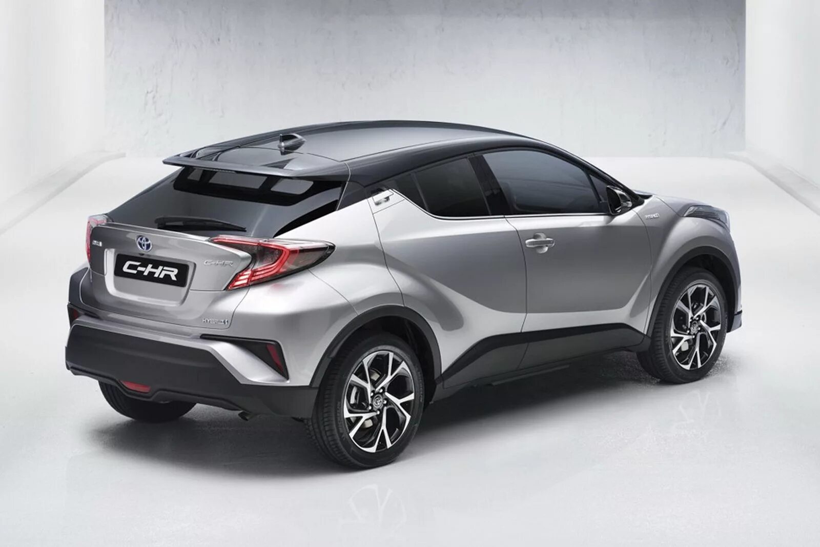 Toyota новые модели. Toyota Chr 2017. Тойота Chr 2016. Toyota c-HR 2016. Тойота гибрид Chr.