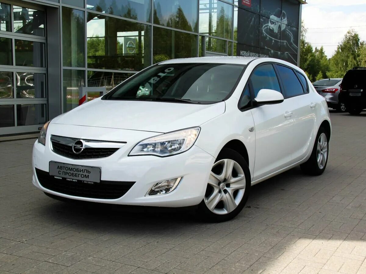 Купить хэтчбек тольятти. Opel Astra j 2012. Opel Astra 2012. Opel Astra 2012 белый.