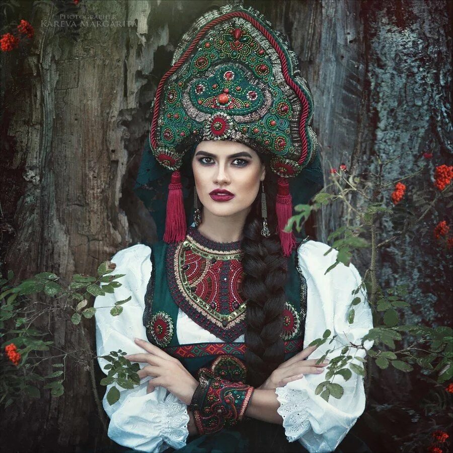 Образ славян. Маргарита Карева кокошник. Маргарита Карева русско народные. Маргарита Карева портрет. Маргарита Карева фотограф кокошник.