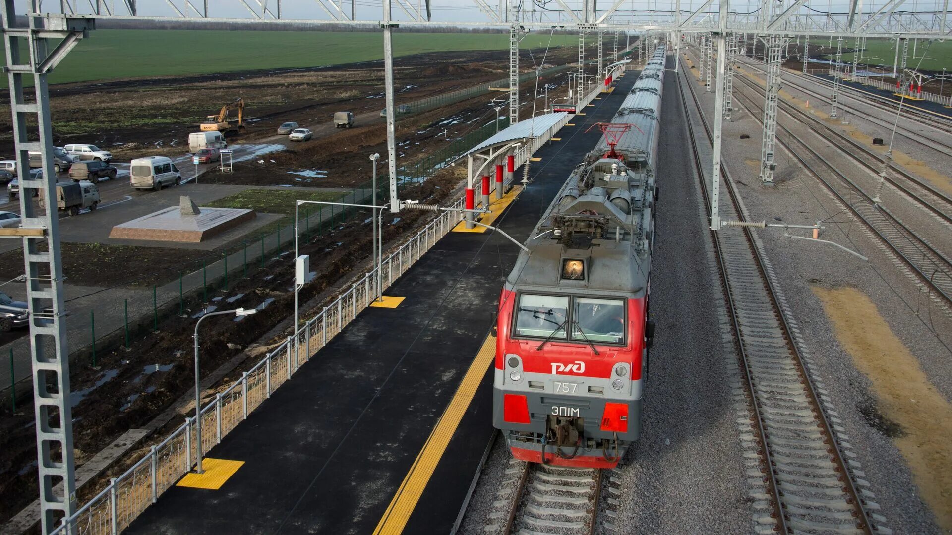 Пассажирский поезд. Новая железная дорога. Пассажирские поезда Украины. Вагон поезда.