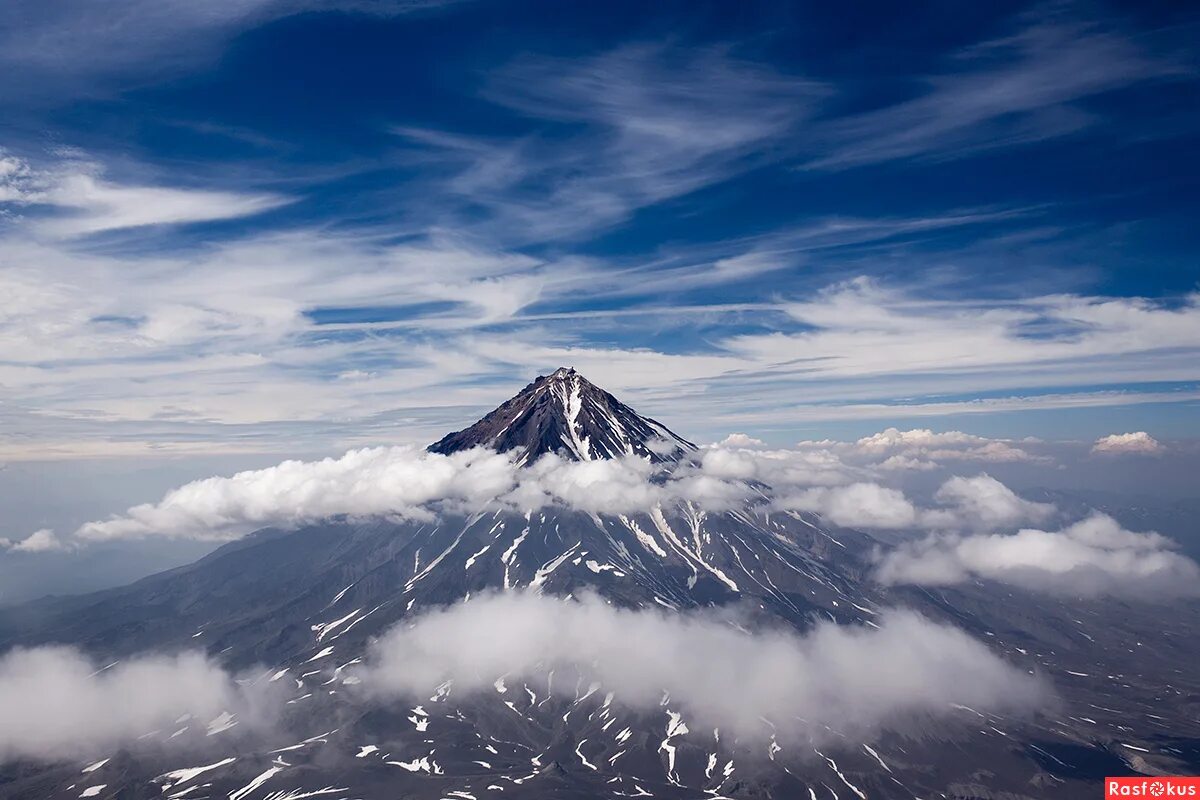 вилючинский вулкан извержение. вулканы камчатки полуостров камчатка. картинка вулканы камчатки. вилючинская сопка вулканы камчатского края. жупановский вулкан.