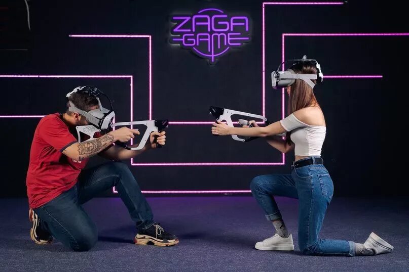 VR Арена. Клуб виртуальной реальности. Виар игра на арене. VR Arena Москва.