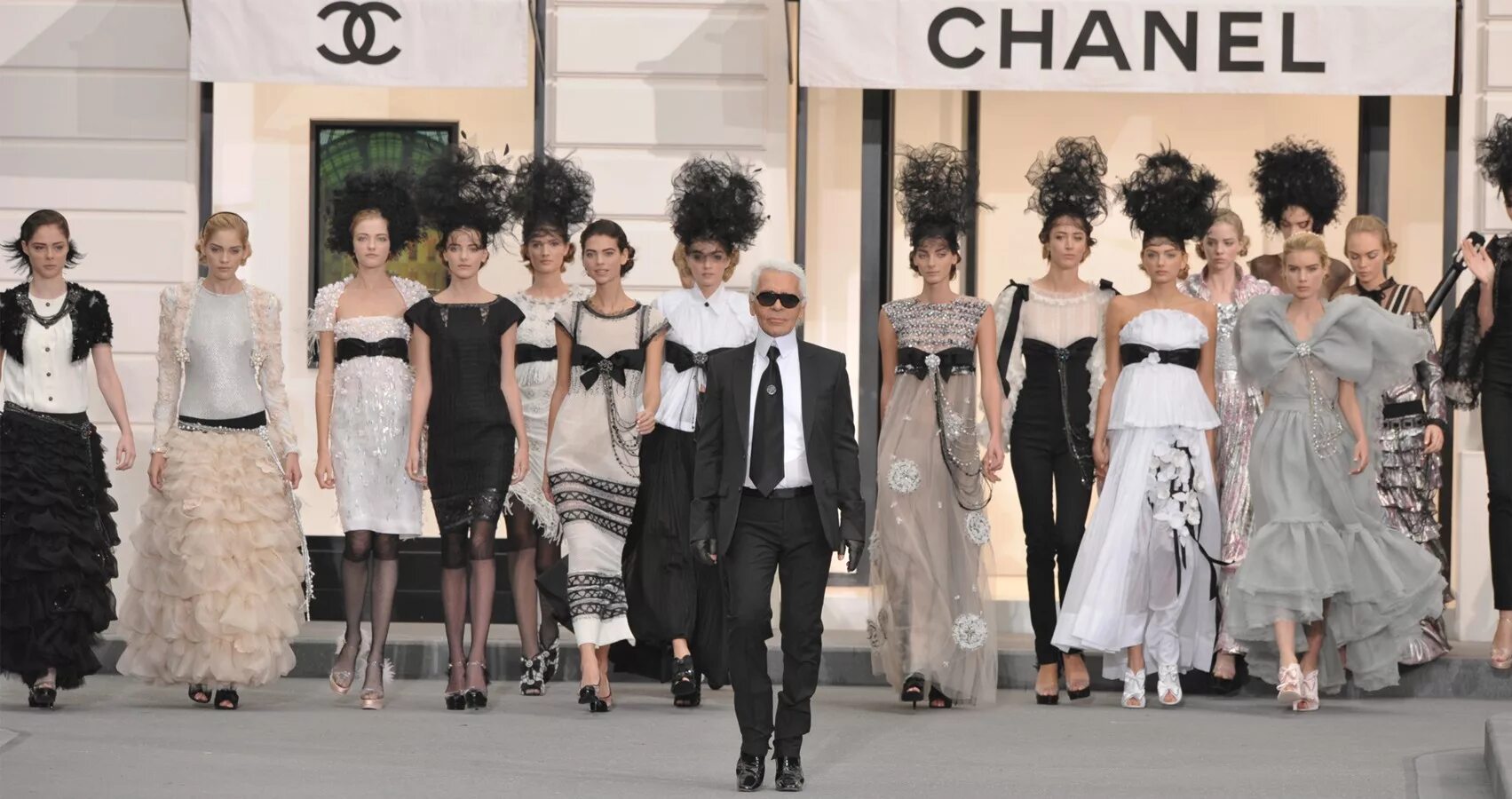 Диор кутюр 2021. Российский дизайнер ульяна сергеенко. Модный дом работа. Марангони институт милан. Victoria beckham модельер.