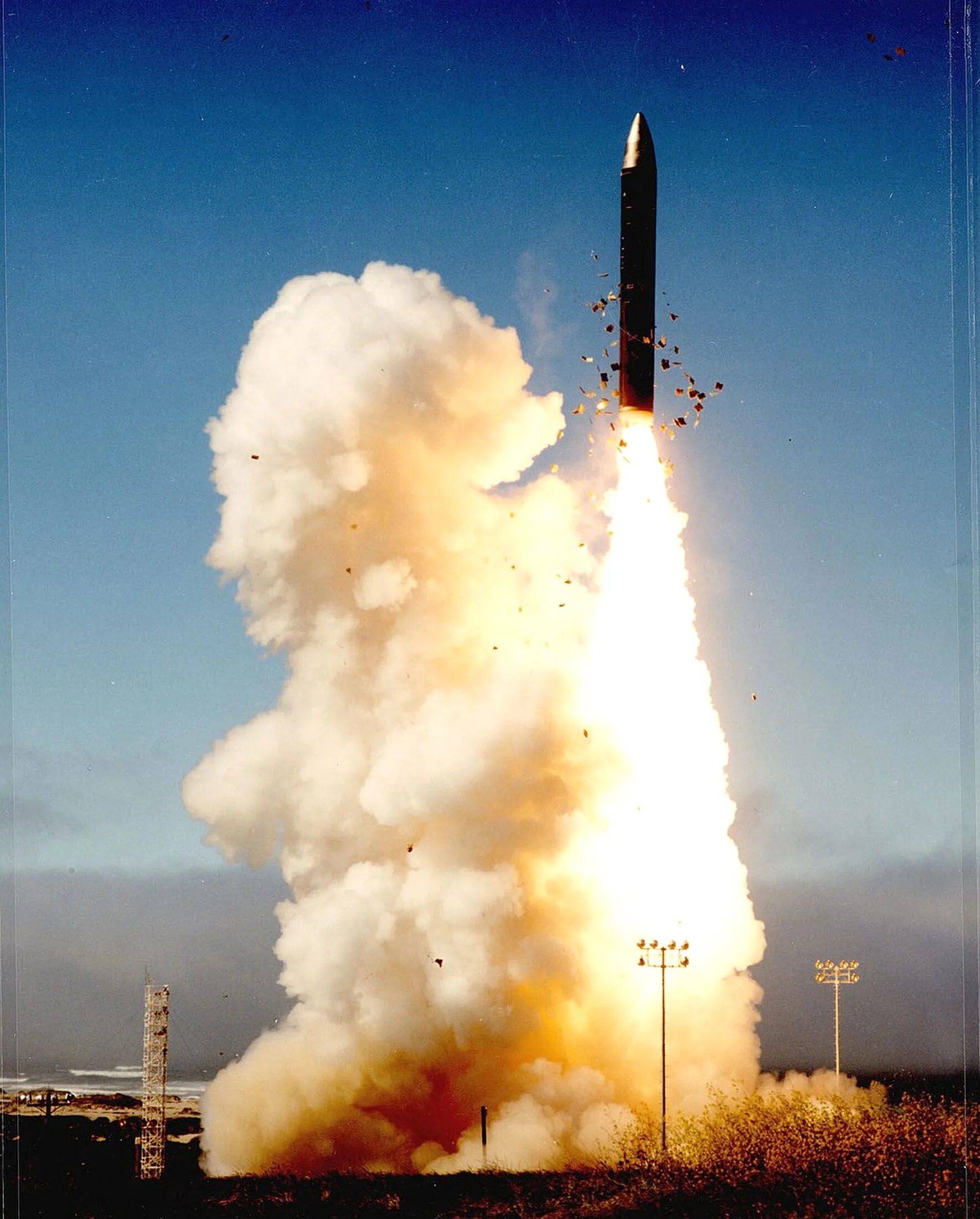 Баллистическая ракета тема. LGM-118 баллистическая ракета. МБР США LGM-118a «Peacekeeper» — MX. МБР LGM-118 Peacekeeper. LGM-118a Peacekeeper – MX.