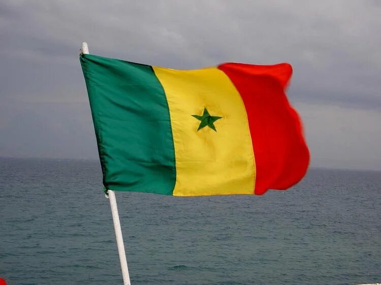 Drapeau Senegal. Флаг государства Сенегал. Республика Сенегал флаг. Флаг Дакар Сенегал. Флаг мавритании имеет форму