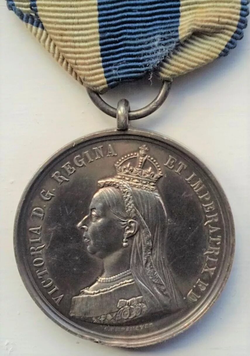 Королев награды. Медаль королевы Виктории (Victoria Medal of honour). Бриллиантовый юбилей королевы Виктории. Медаль Victoria 1 avril 1939.