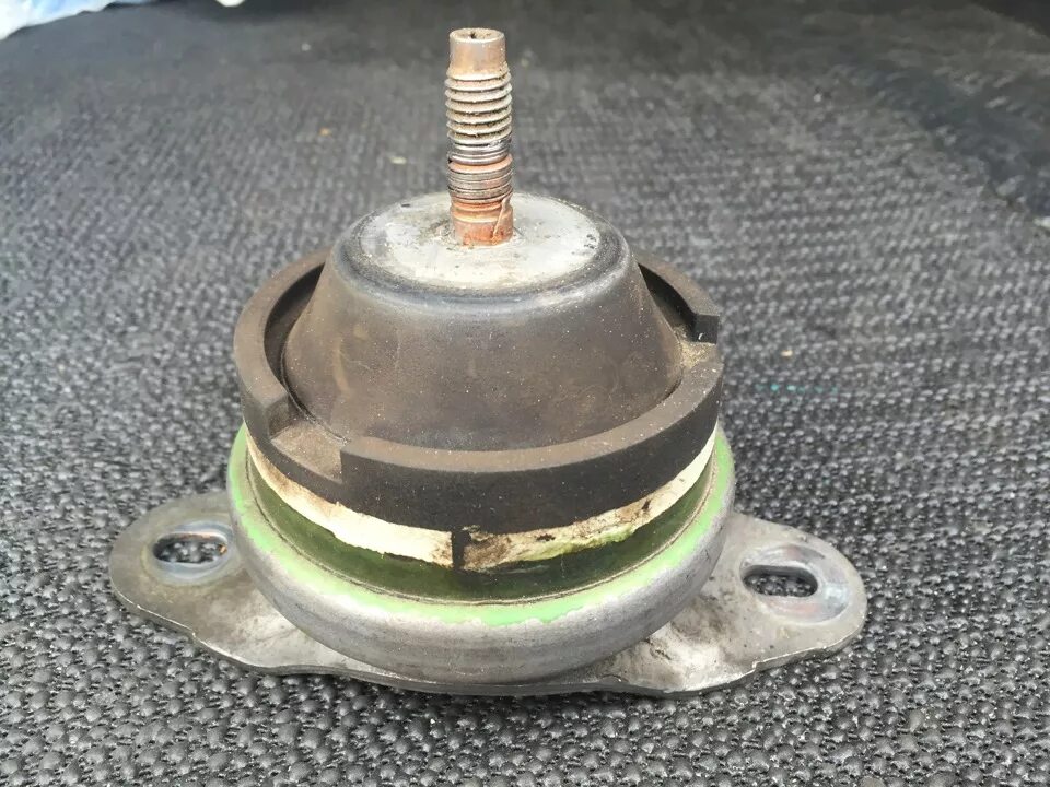 2 дизель. Опора двигателя hyundai solaris 3. Hyundai mighty гидро подушка кабины. Гидроопора двигателя лачетти 1. Гидравлическая подушка двигателя.