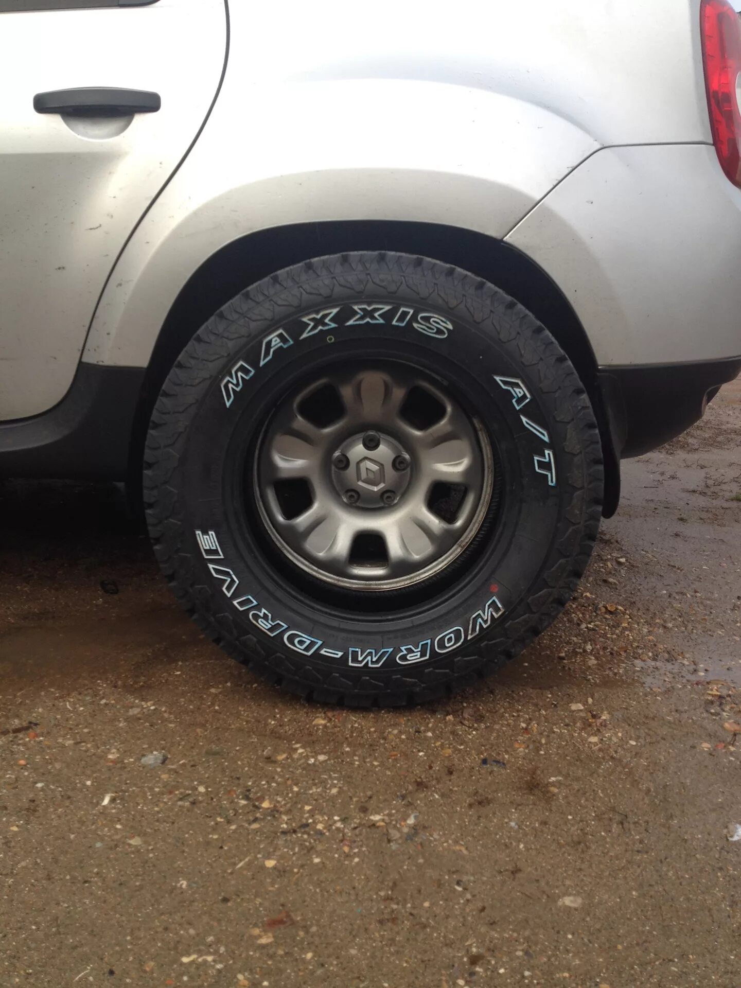 Дастер на 225/65r17. Дастер 225 70 16 МТ. 225/60 R16 на Дастер. Резина 215 70 r16 на Рено Дастер.