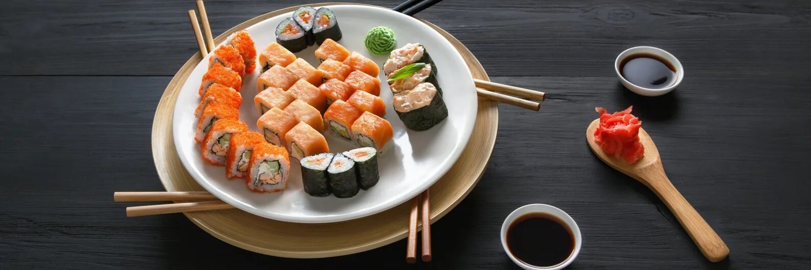 Фишка доставка суши. Суши фишка Стерлитамак. Суши и роллы. Реклама роллов. Реклама суши и роллов.