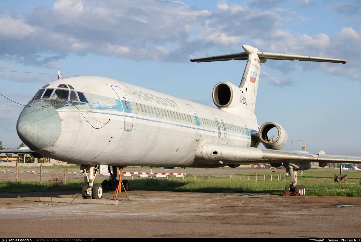 Самолеты в барнауле купить. Ту-154б-1. Ту-154б-2 ra 85555. Заброшенный самолет ту 154. Ту 154 Монино.
