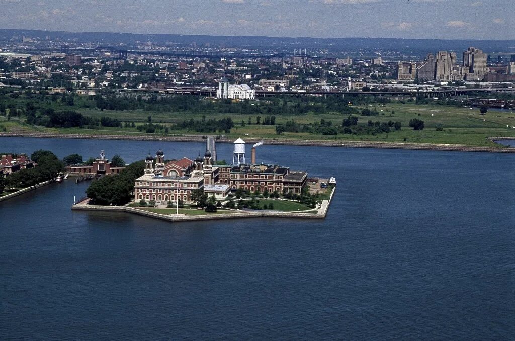 Ellis island. Остров Эллис-Айленд. Остров Эллис США. Остров Нью джерси. Эллис остров Австралия.