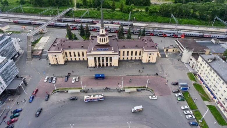 Площадь гагарина петрозаводск. Петрозаводск вокзал площадь гагарина. россия, республика карелия, петрозаводск, площадь гагарина. на гагарина площади в петрозаводске 2025. площадь юрия гагарина и вокзал в петрозаводске.