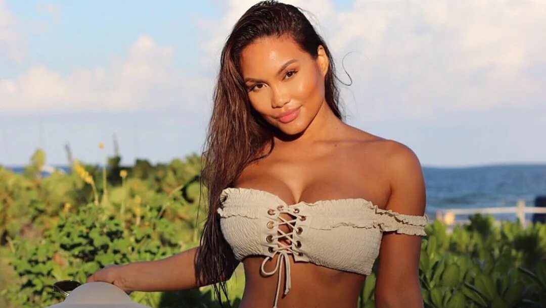 Nathalie bonnin toulouse. Саманта джой. Саманта звебен. Samantha joy. Liz bonnin.