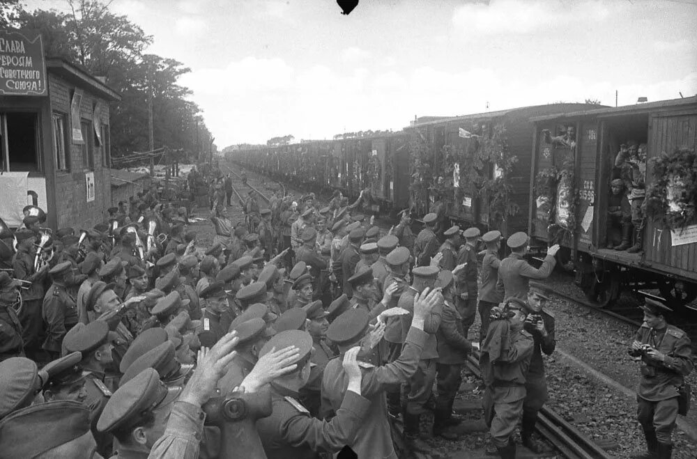 Поезд великой отечественной войны. Эшелон 1941-1945. "Itkjy c cjklfnfvb dtkbrfz jntxtcndtyyfz djqyf. Эшелон Победы 1945. Поезд Победы 1941-1945.