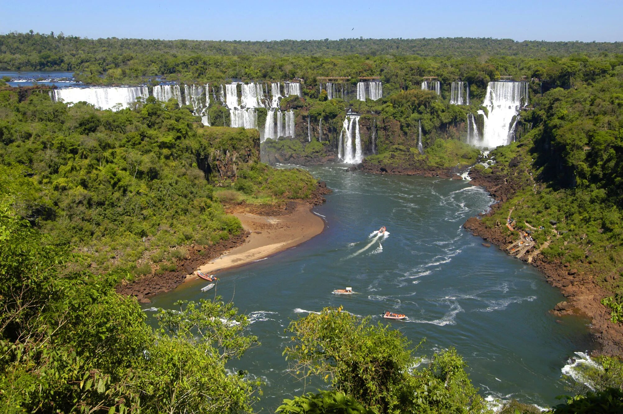 Реки страны бразилия. Парана водопад Игуасу. Река Парана Бразилия. Парагвай река Парана. Река Парана Южная Америка.