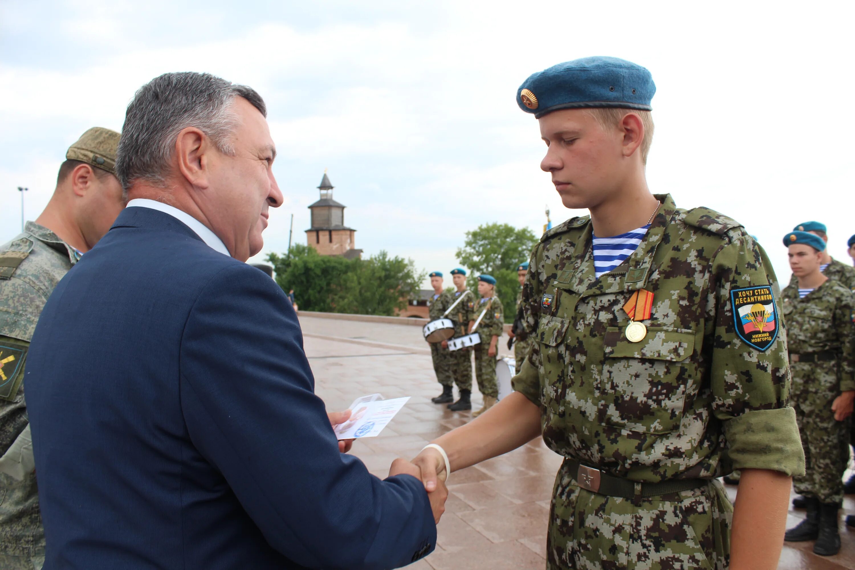 Военно патриотический лагерь хочу стать десантником. Хочу стать десантником лагерь нижний новгород официальный сайт. Хочу стать десантником. Аллея погибших десантников. Хочу стать десантником.