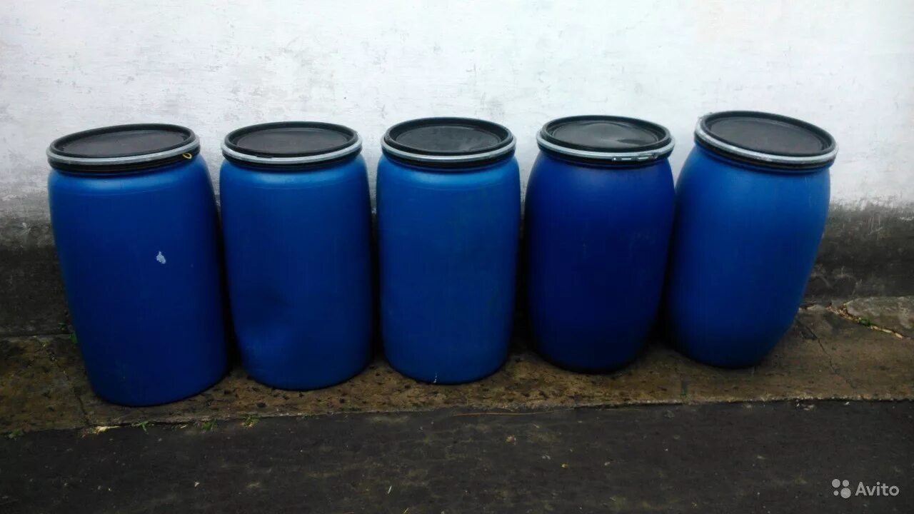 Бочка 227л. Бочка пластиковая на трактор мтз 82. Бочка пластиковая 800 литров. Бочка 230л. Авито бочки пластиковые б у.