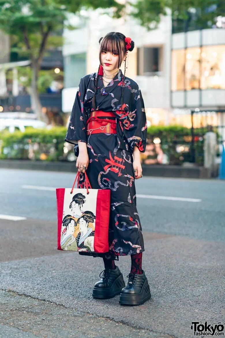 Токийские одежда. Хараджуку Токио стиль. Харадзюку стиль 2020. Токийская мода улиц Харадзюку. Кимоно Харадзюку.