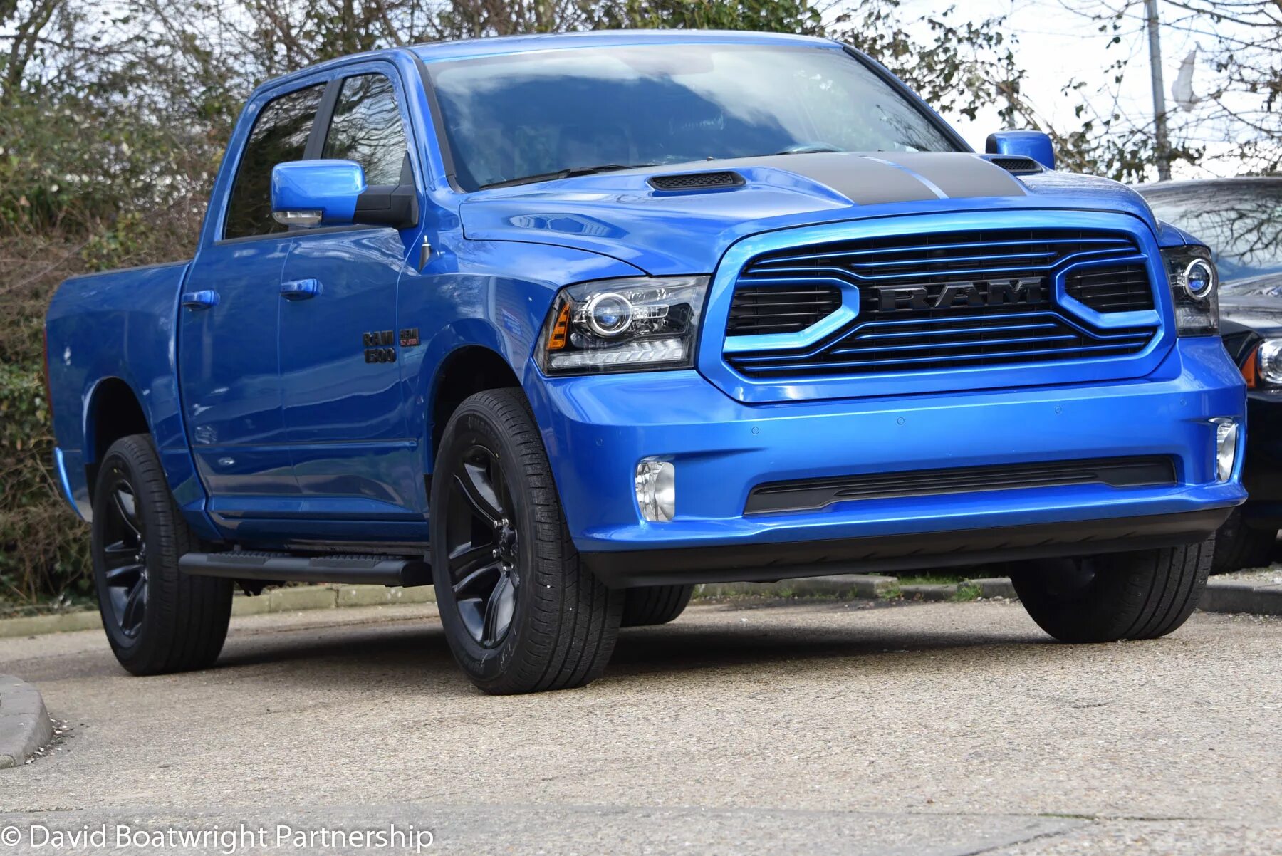 Blue ram. Ram 1500 синий. Dodge Ram синий. Dodge Ram 2018. Додж рам 1500 синий.