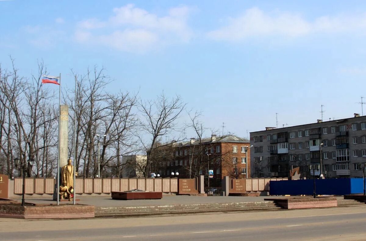 Балахна 1 мая. Вечный огонь Балахна. Мемориальный комплекс Балахна. Мемориал вечный огонь Балахна. Площадь Комсомольская Балахна вечный огонь.