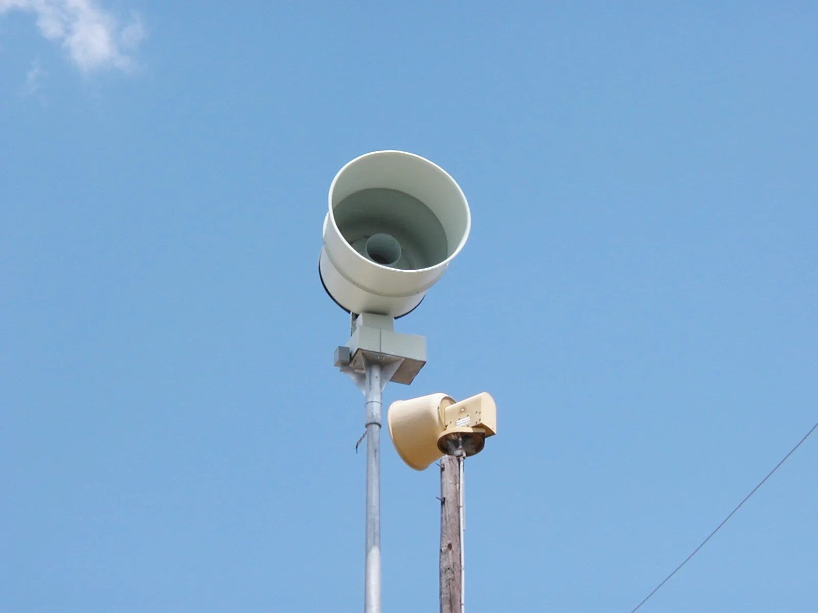 Проверка сирен спб. Aca Alertor 125 Tornado Siren. Сирена в школе. Сирена в Энгельсе. Aca Penetrator 10 Siren.