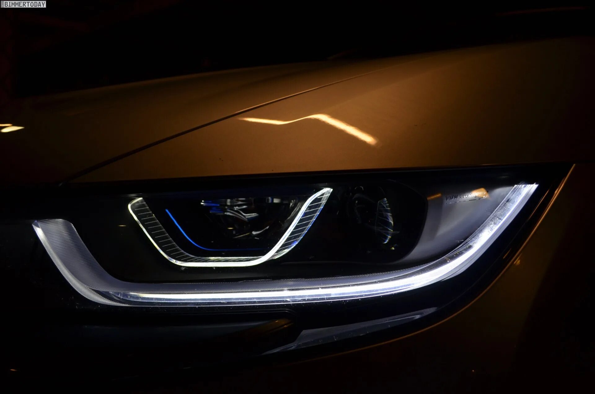 Лазерные фары bmw. Лазерные фары 1900м. Led фары Рено талисман. Лазерные фары излучение.