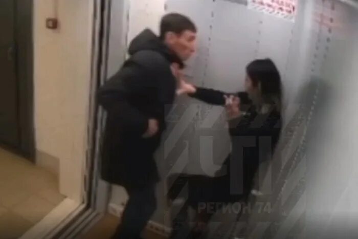 Муж снимал на камеру измену. Мужчина в лифте. Нападение на девочку в лифте.