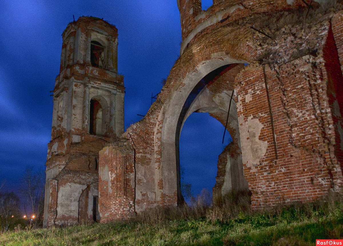 Заброшенный храм в куркино. Гурьево церковь николая чудотворца. Разрушенный храм села николо крутины. Какие храмы были разрушены. Храм бутурлиновки разрушенный храм.