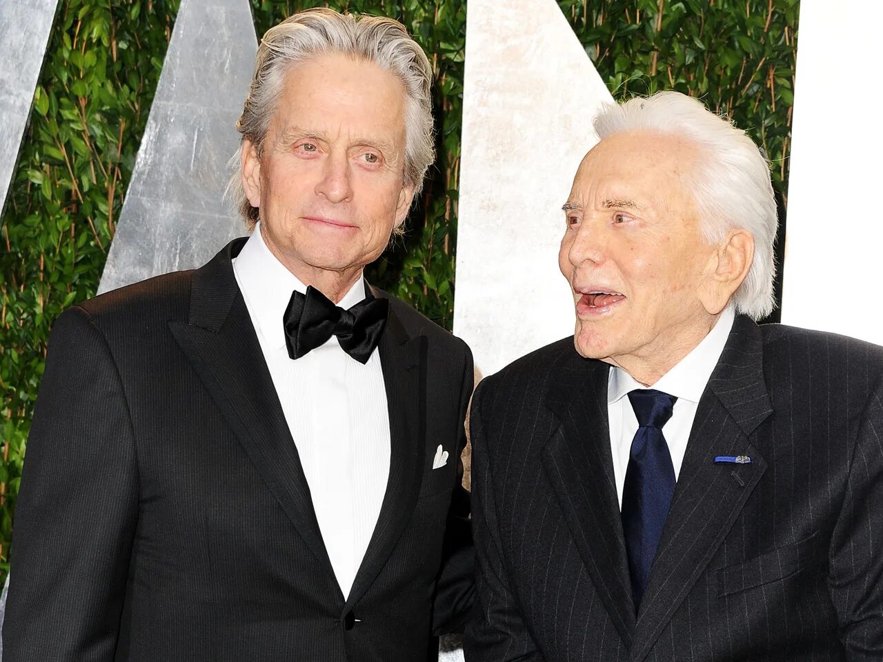 Devine king sign. Колин хэнкс и том хэнкс. The father of a famous. Morton downey jr. The father of a famous.