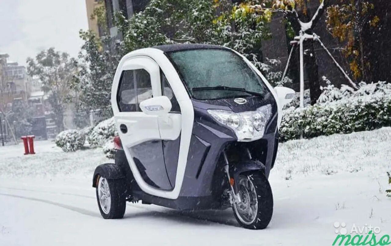 Купить трискутер бензиновый с кабиной. Трицикл Triscooter. Трицикл с кабиной Redant 2200. Скутер трицикл Triscooter Avrora 2000w el (ev) с кабиной. Электротрицикл с крышей Fei nuo 5.