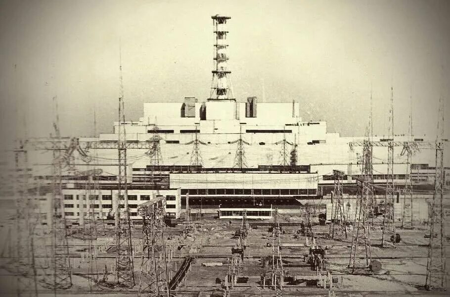 Чернобыльская аэс назначение. Атомная электростанция Чернобыль 4 энергоблок. Чернобыль до аварии ЧАЭС. Чернобыльская АЭС 1986 реактор. Припять до катастрофы на Чернобыльской АЭС.