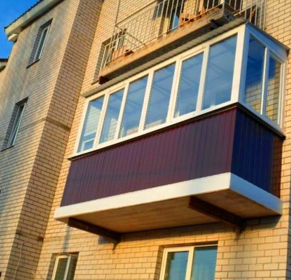 Балкон снаружи. Отделка балкона снаружи. Обшивка балкона снаружи. Выносной балкон.