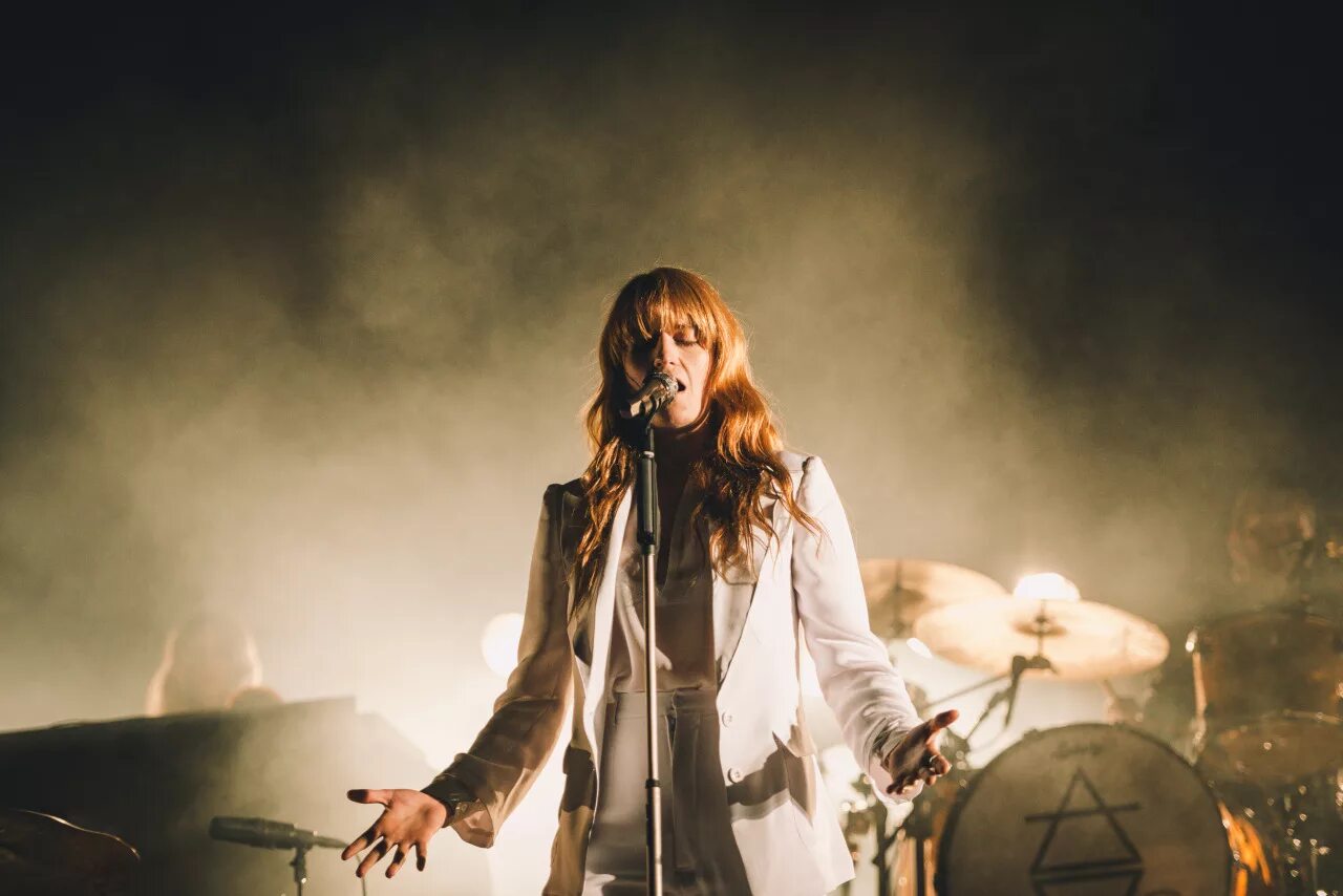 Florence the machine over the. Florence the machine. florence группа. флоренс энд зе машин группа. армия флоренс группа.