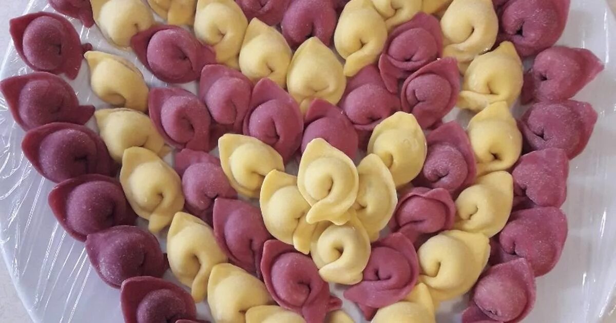 пельмени сердечки. цветные пельмени. пельмени в виде сердца. равиоли в виде сердечек. пельмени сердечки.