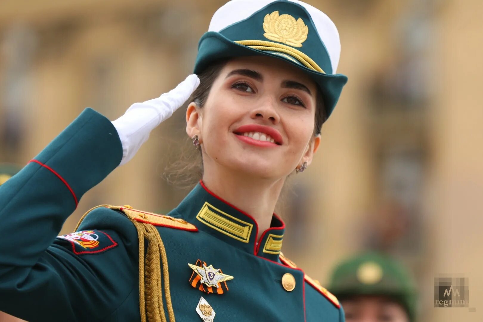 7 мая девочки. 9 мая девушки в форме. фото парада 7 мая волгоград.